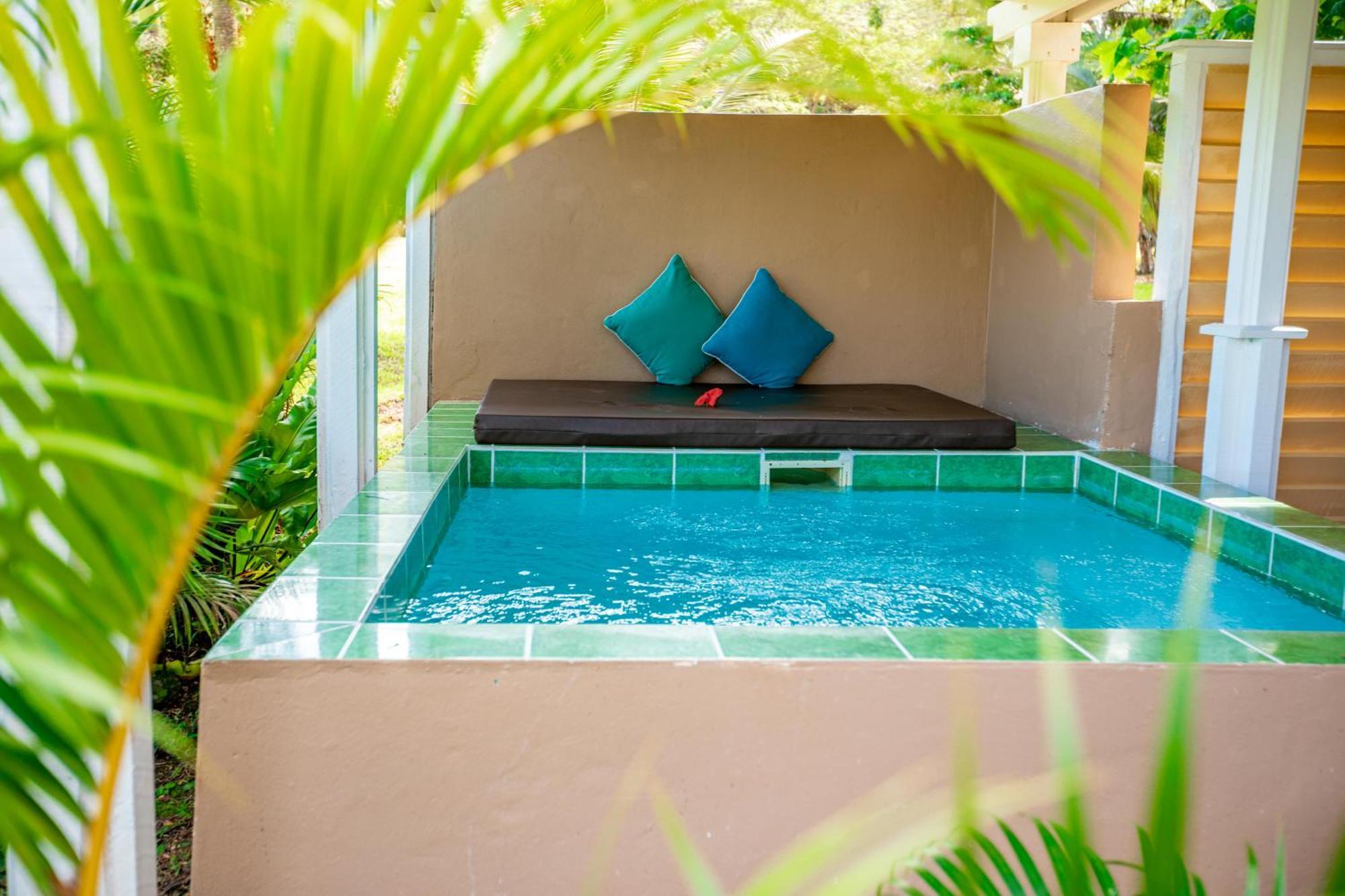 Bnagalô de 2 Quartos com Piscina Privativa